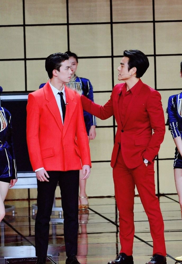 本次表演邀请了香港魔术师甄泽权,吴磊,彭于晏,彭昱畅4人,节目名为