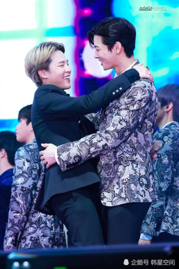 bts朴智旻与车银优,2人一见面就兴奋抱抱,网友:这是什么情况?
