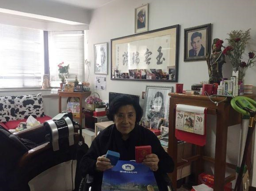 由于这段婚姻是父母包办的,张灵甫对原配夫人邢琼英不满意.