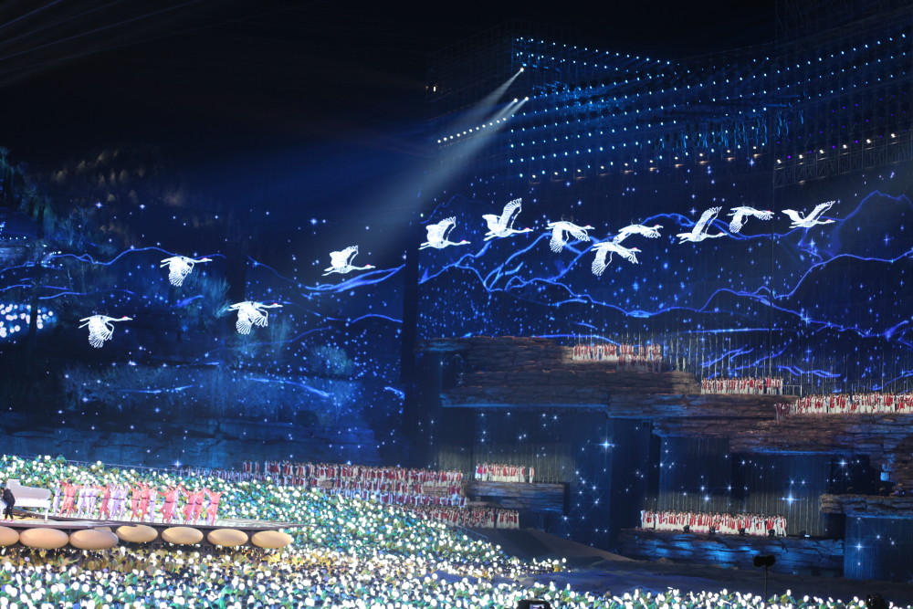 当年豫剧团响当当的文武小生变身威亚教父惊艳春晚郑州分会场