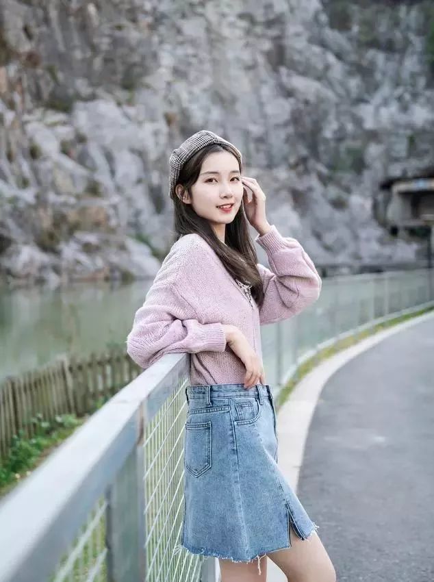 推荐10个简单拍照姿势拍出好看的照片