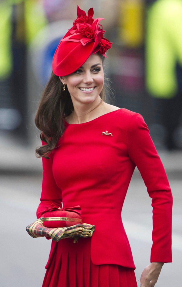 大年初一来拜年!来看一组凯特王妃的红色着装,喜庆中带着优雅