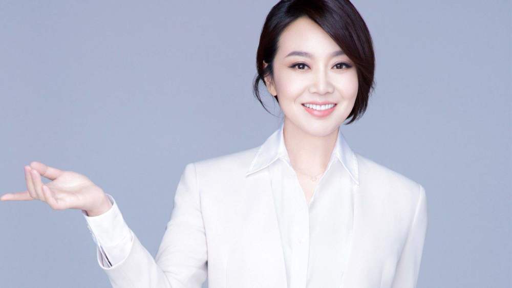 闫妮|闫妮三大满贯视后：离婚16年，49岁的她活出了中年女人最美的样子