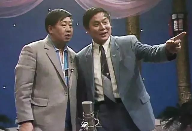 马季,赵炎表演相声小段《春联》,接零点钟声.