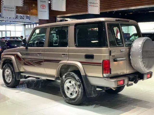 机械部落经典复古悍将全新丰田酷路泽lc76柴油v8