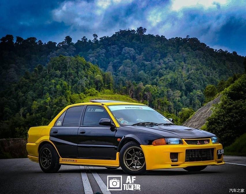 三菱evo3代目,这种态度就适合跑山,尽情的劈弯