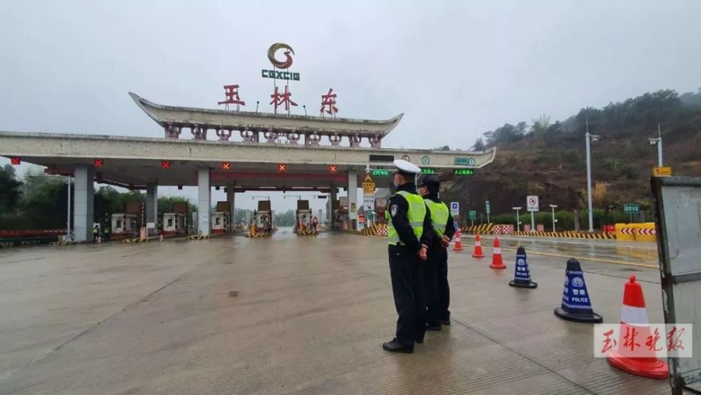 量体温,记信息!玉林高速路口设立疫情防控检查点,逢车必查