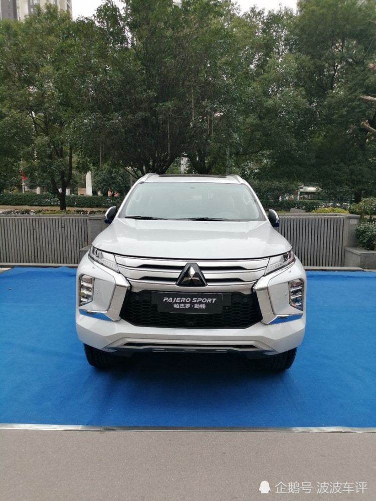 全新三菱帕杰罗劲畅国内实拍采用很年轻化的造型