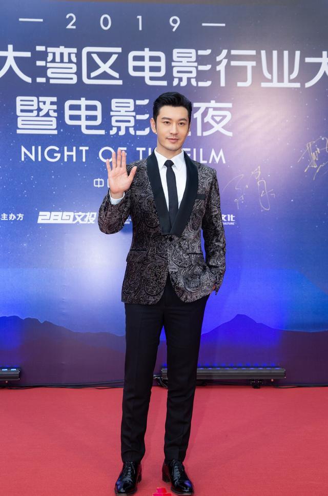 黄晓明重回颜值巅峰!穿黑色大衣梳大背头,不再油腻帅回许文强