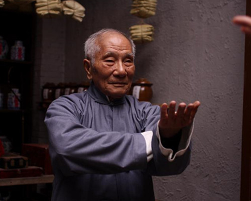 叶问83岁次子叶正春节病逝生前与甄子丹合作人物影视形象曝光