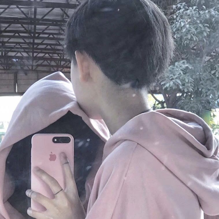 情侣头像:背对着阳光站在云端,一面唯美娇柔,一面隐晦空洞!