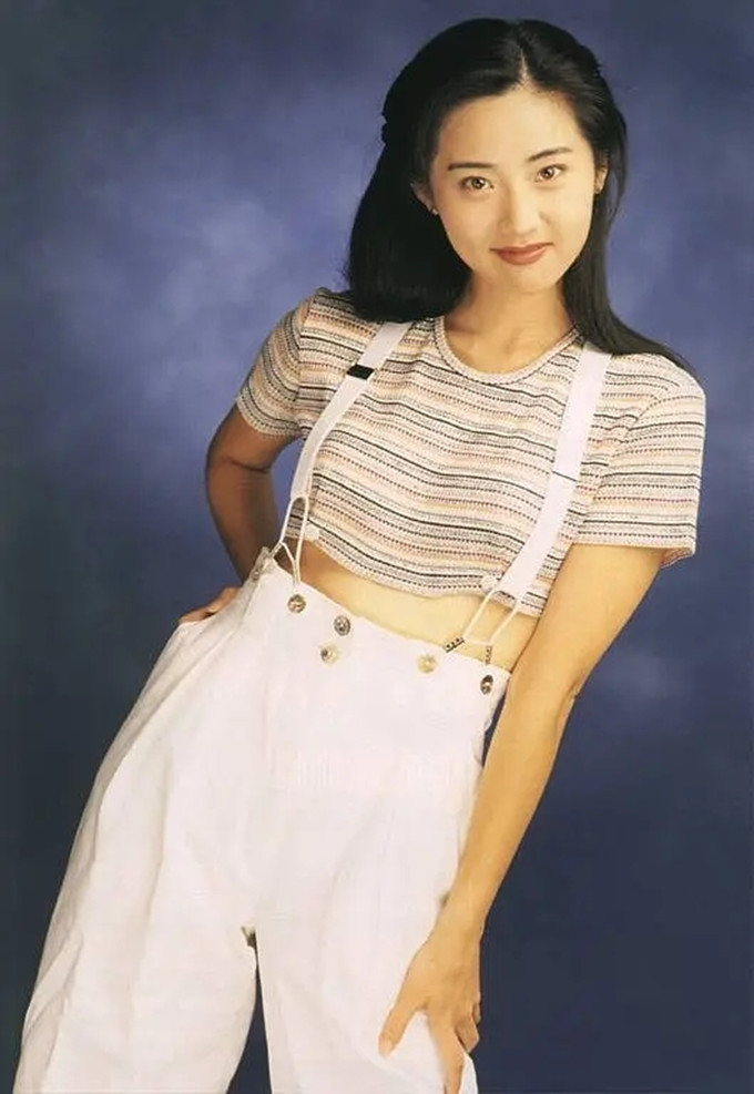 45岁张玉珊出席活动短发戴墨镜比甄子丹还霸气曾差点嫁入向家