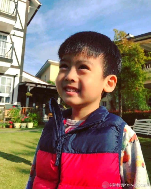 林志颖老婆晒仨儿子近照双胞胎儿子越来越帅kimi长高不少
