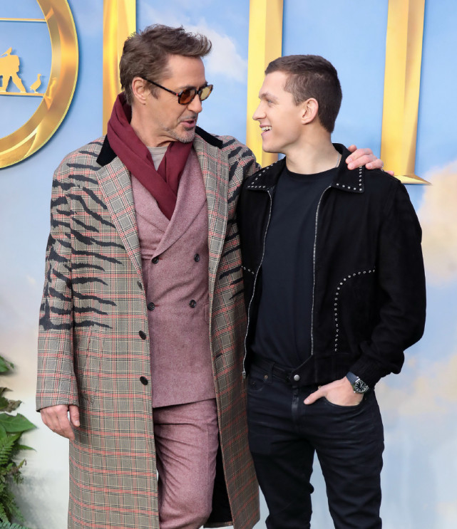 酷小罗伯特唐尼和汤姆赫兰德亮相活动钢铁侠和蜘蛛侠再同框