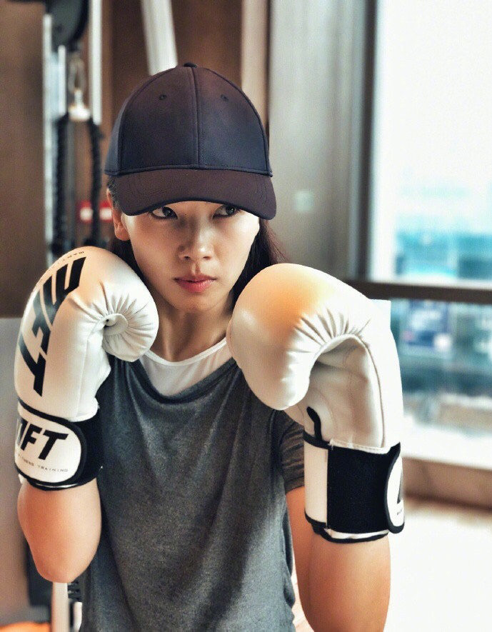 美丽女明星刘涛健身房照片