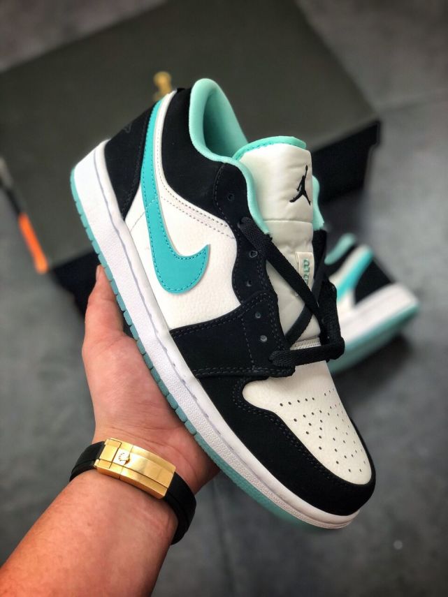穷玩aj,富玩dunk?aj1低帮薄荷绿开箱:颜值又高还"白菜价"!