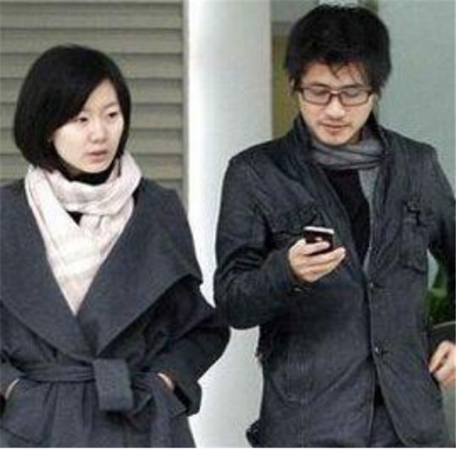 韩寒被曝有老婆和女友两人都知道对方存在还能共同生活