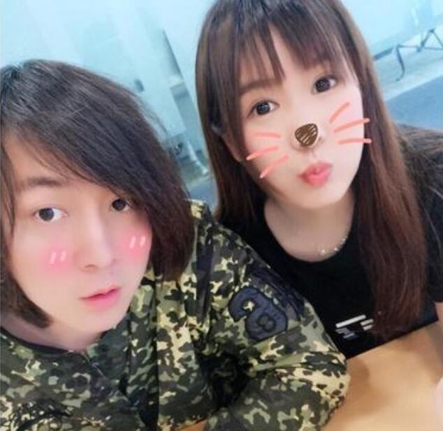 张大仙和女友分手两年,女友灰灰还留着合照,张大仙一直保持单身_腾讯