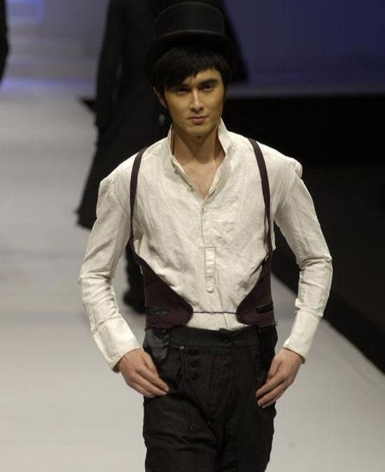 17岁落榜,23岁当模特,25岁考中戏,34岁爆红:高伟光挺神的