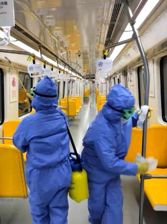 乘地铁需全程戴口罩南京地铁全力以赴抗击疫情