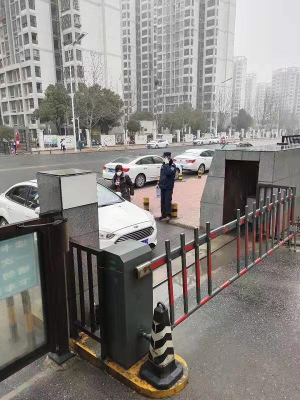 合肥包河区从武汉返肥大学生居家隔离政府送米油蔬菜助其平安度过隔离