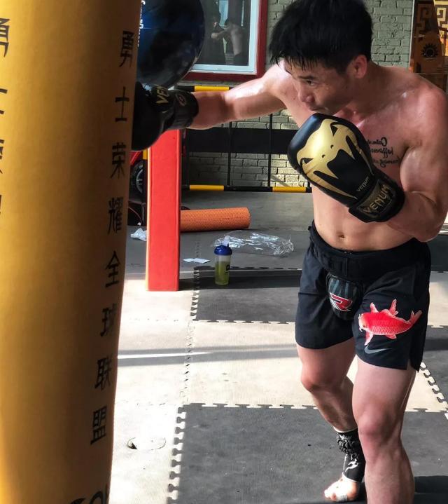 邱建良信心十足向中国拳迷拜年,披露新年或升级大战播求