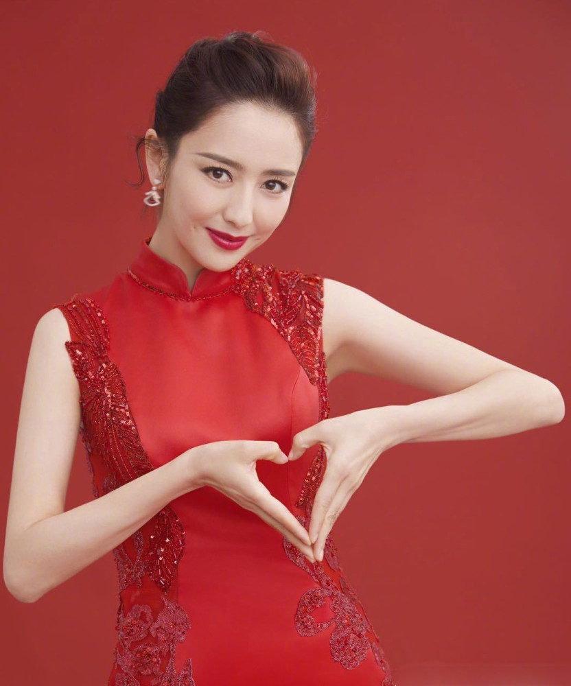 春晚红色礼服真好看佟丽娅一身红裙太美杨紫发型满满活力