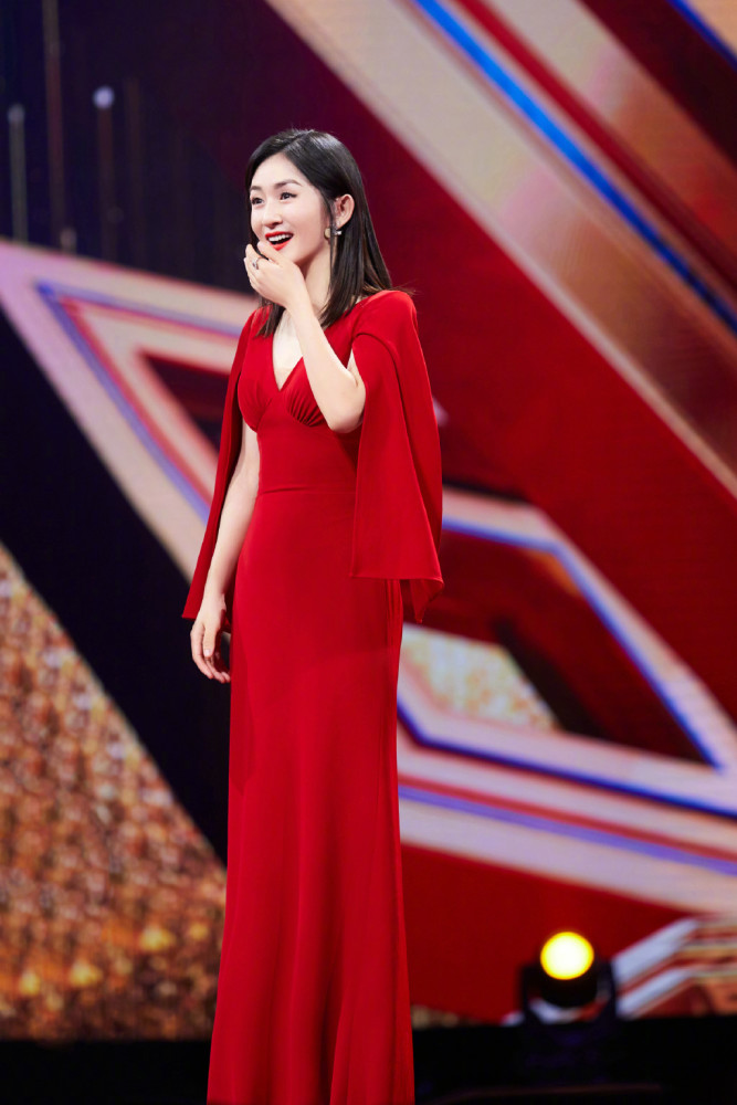 春晚红色礼服真好看佟丽娅一身红裙太美杨紫发型满满活力