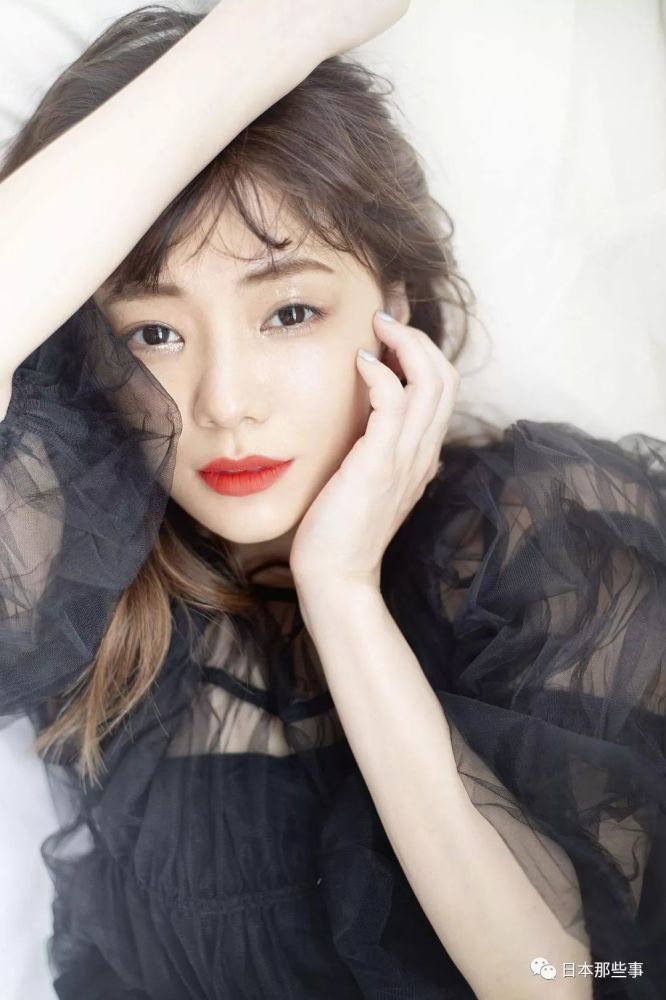 摆脱情伤独立自由的她越来越有魅力了