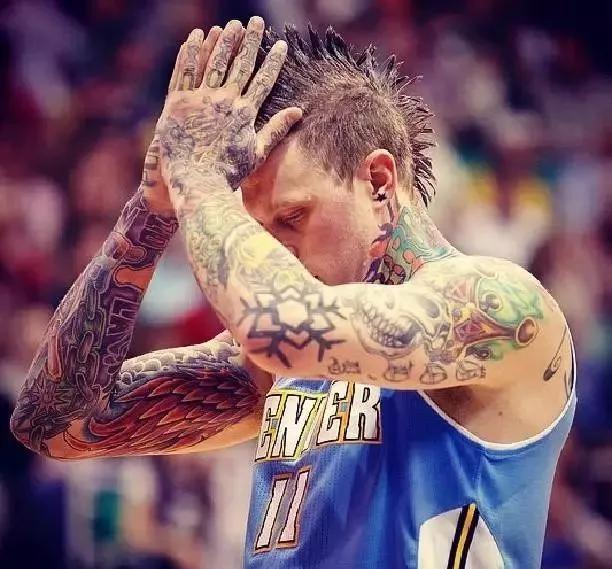 跟内内,马丁成为丹佛禁区的牌面担当.