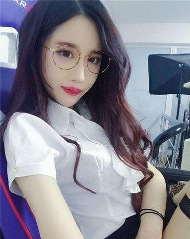 轩子巨二兔穿白衬衫出镜,优雅端庄仿佛知心姐姐!网友:爱了爱了!