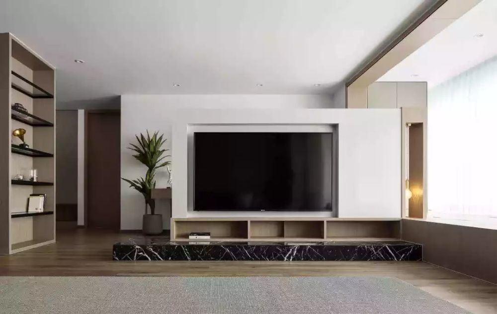 150㎡现代简约客厅太宽敞装个矮墙电视墙隔出一个办公房