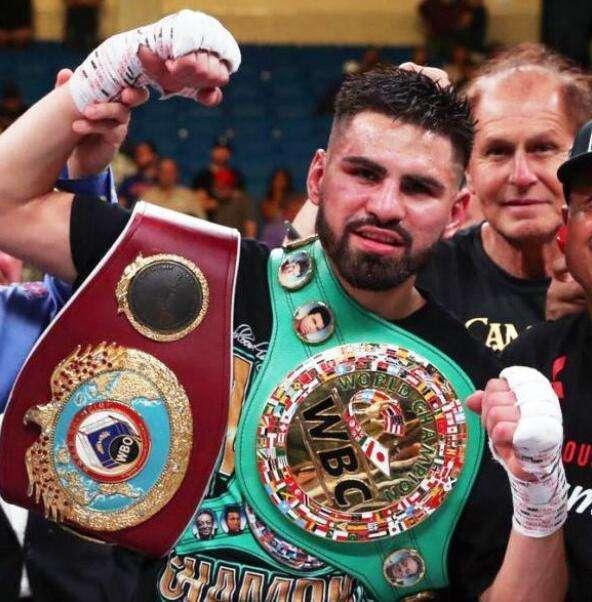 28日在美国阿灵顿6回合ko了前wbo超轻量级世界拳王毛里斯-胡克(26-0-3