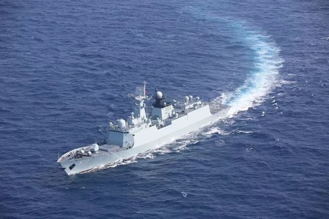 "刚从战位上走下来的深圳舰副舰长潘兰波告诉记者,此次出海他们采取