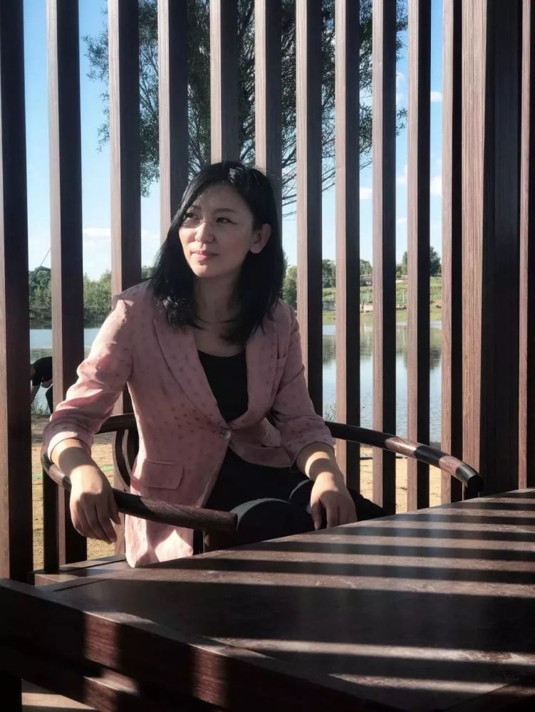 刘雅娜,准格尔旗人,1999年参加以来,先后在五个单位工作.