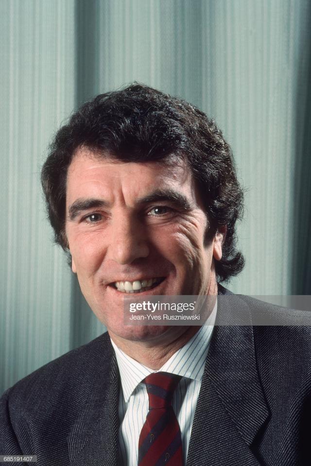 26岁,却刚刚开始国家队生涯,还要面对另一位天才门将阿尔贝托西的竞争