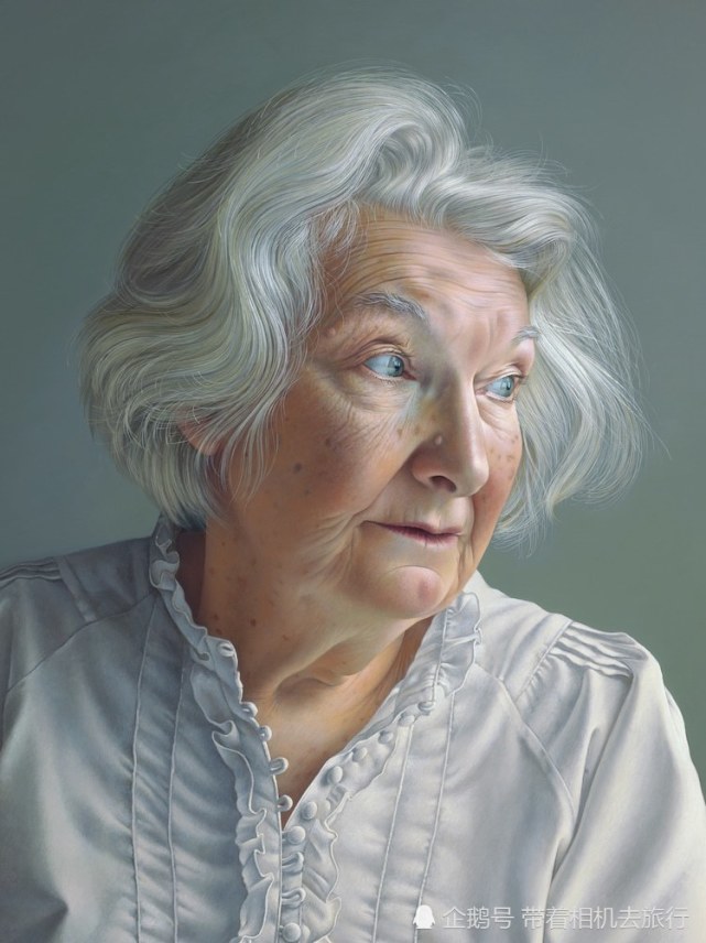 女画家画了一幅母亲肖像:细节逼真,犹如照片