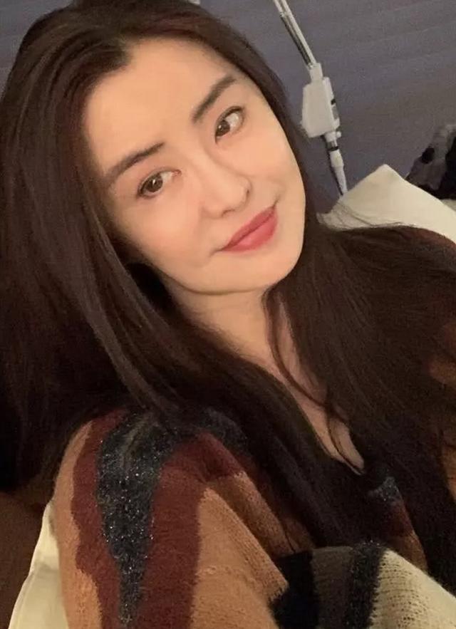 王祖贤53岁生日晒照,戴口罩难掩美貌,双手合十为武汉加油_腾讯新闻