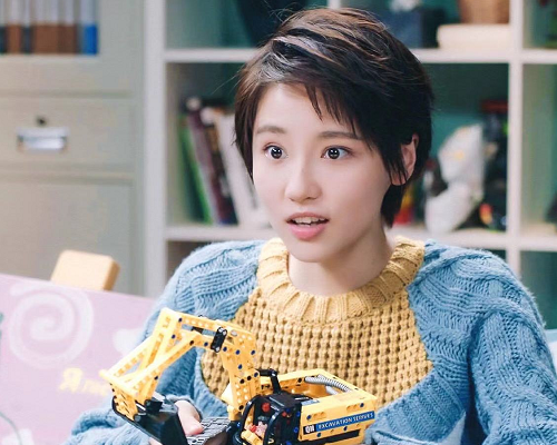 本以为诸葛大力够美了,看到她妈妈的颜值,才知啥叫"人间绝色"