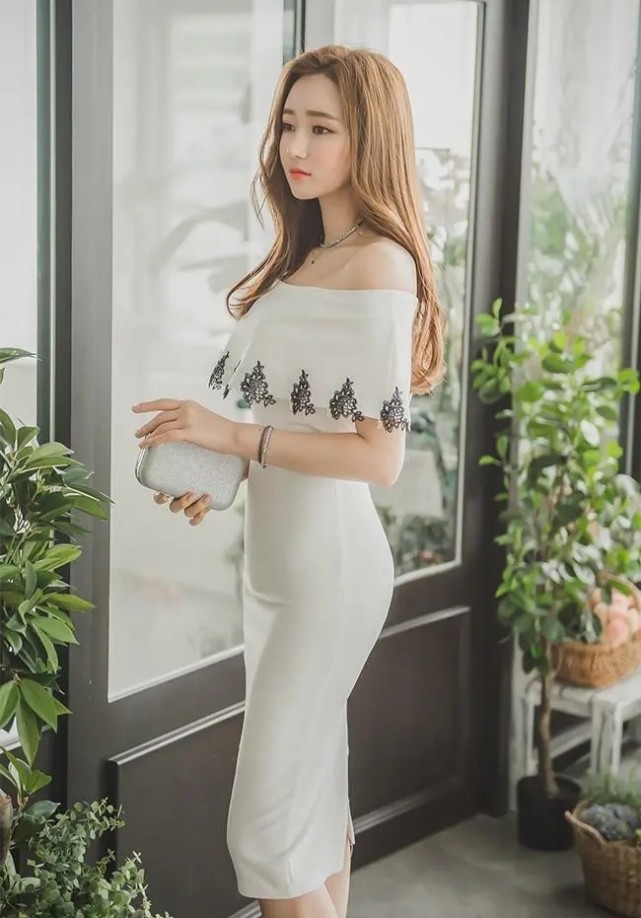 李妍静:一套白色礼裙鉴赏