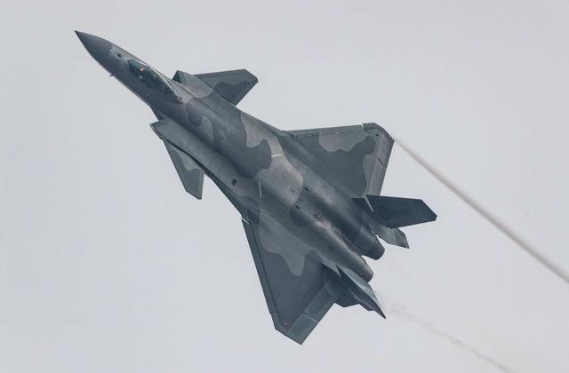 最近瑞典称正在试飞其新一代的战机萨博fs2020,并称其为轻型五代战机