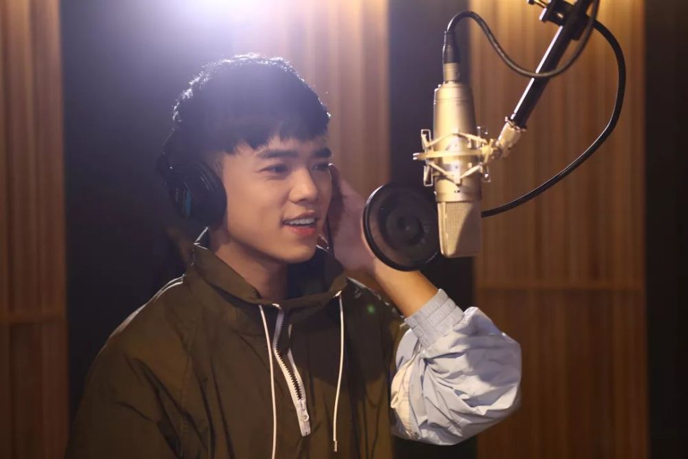 作曲,蔡奕滨(四川音乐学院电子音乐系青年教师)编曲,吕汉钊(潮州羽田