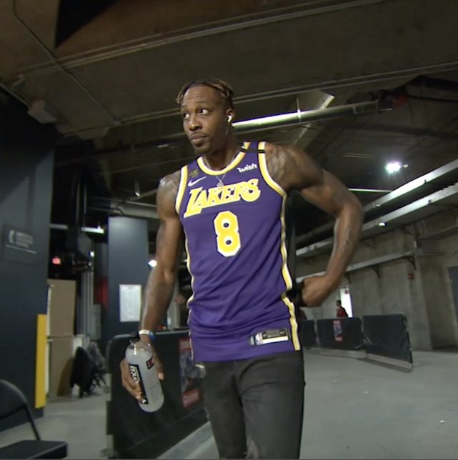 湖人悼念科比仪式全记录:詹皇落泪致辞 24.2秒默哀全场泪奔