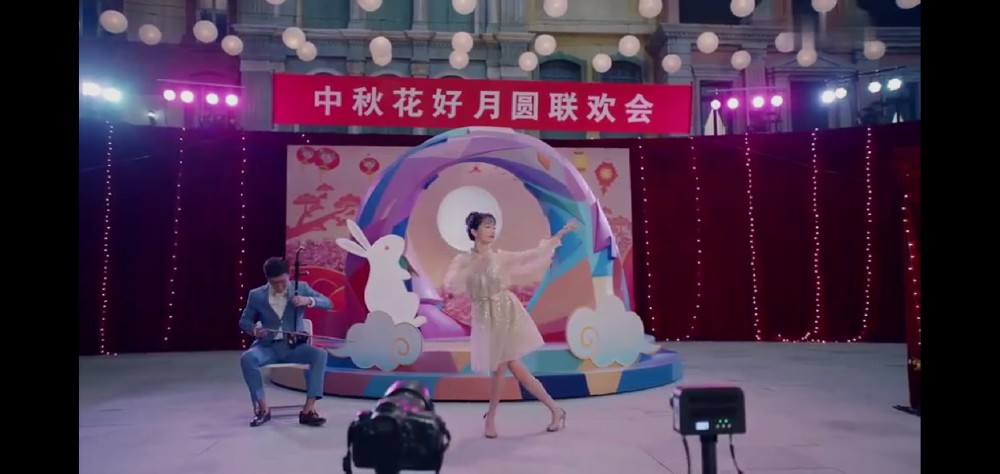 爱情公寓5:诺澜惊艳登场,谁注意胡一菲的反应?网友:我没看错吧