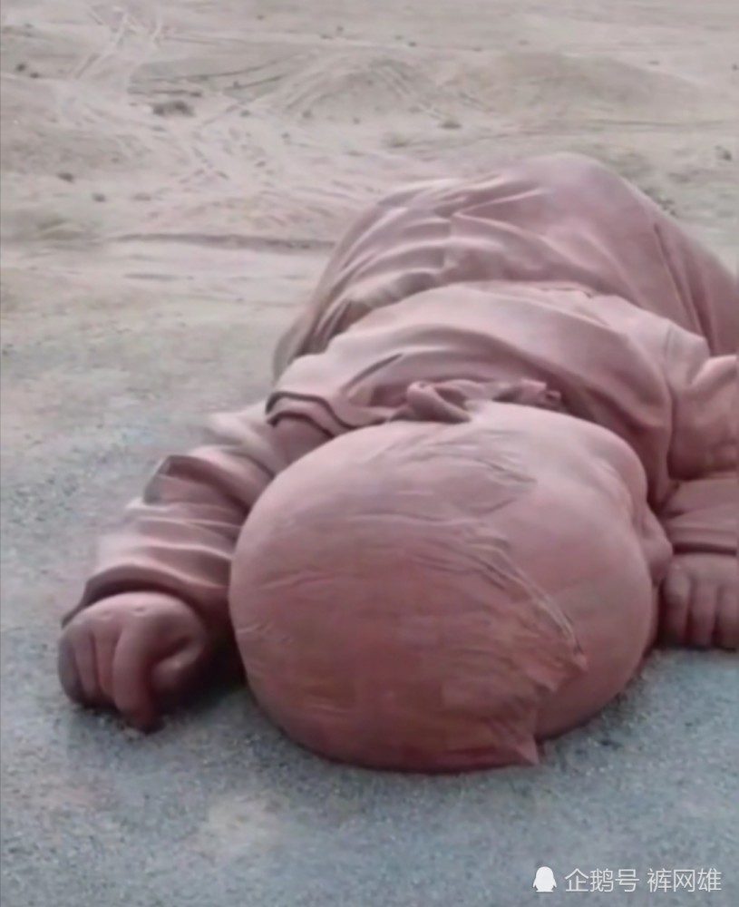 瓜州沙漠巨婴栩栩如生令人眼前一亮的巨婴