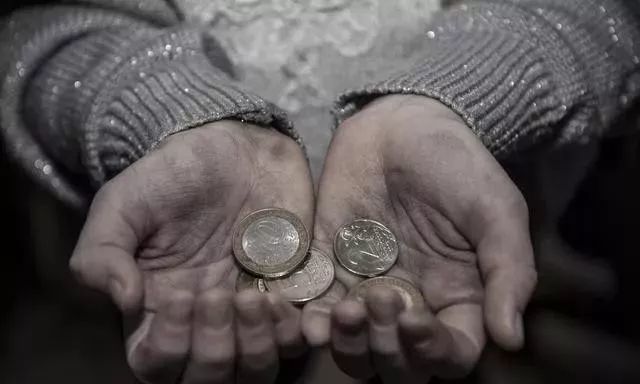 穷人:经典观点就是少用就等于多赚.