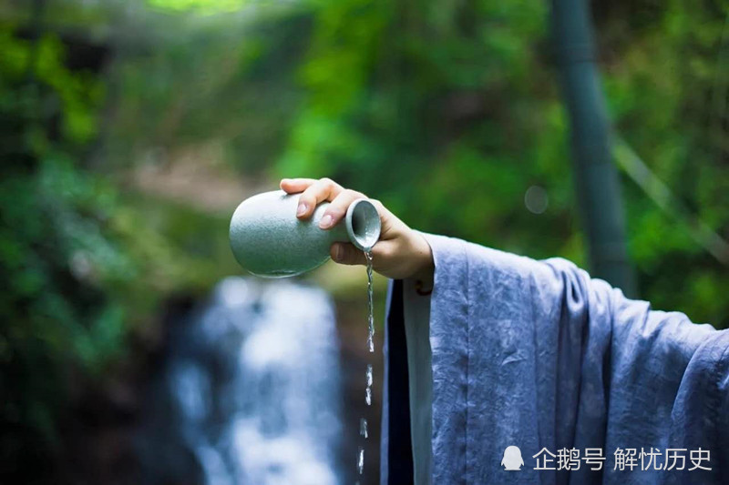 苏轼|64岁苏轼命在旦夕，乘船却又遇上台风，他写下一诗，狂到人生巅峰