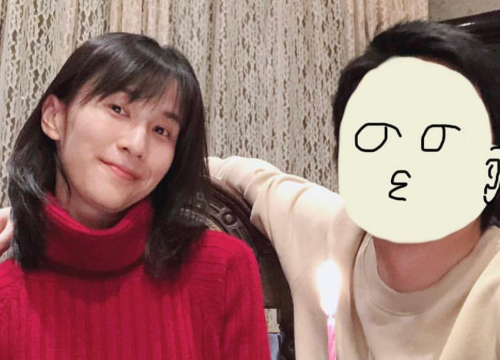 papi酱晒老公视角照片,看到平坦的小腹,难以相信怀孕3个月