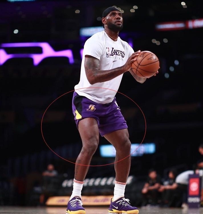 詹姆斯大腿近照曝光如水桶般粗超大面积纹缅怀科比纹身图