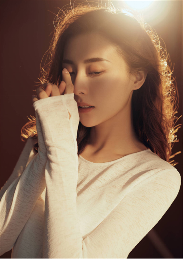 《主持人大赛》张舒越被突发考验,救场表现不错